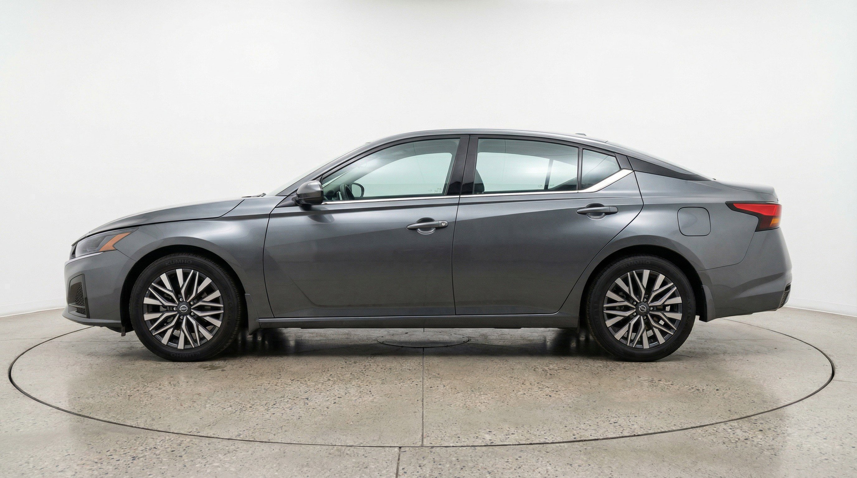 Used 2025 Nissan Altima 2.5 SV image 5