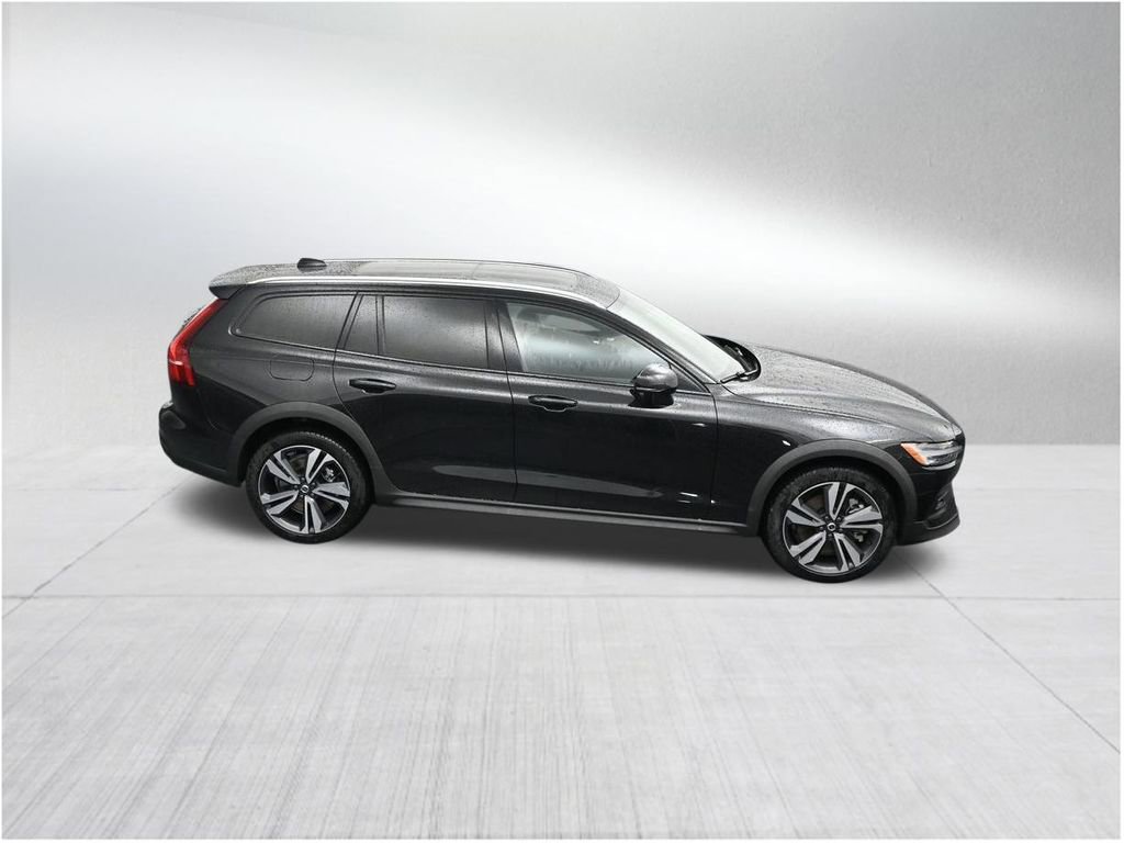 New 2026 Volvo V60 B5 Cross Country Plus AWD/4WD image 18