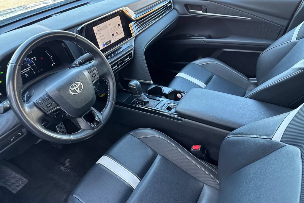 Used 2025 Toyota Camry SE FWD image 10