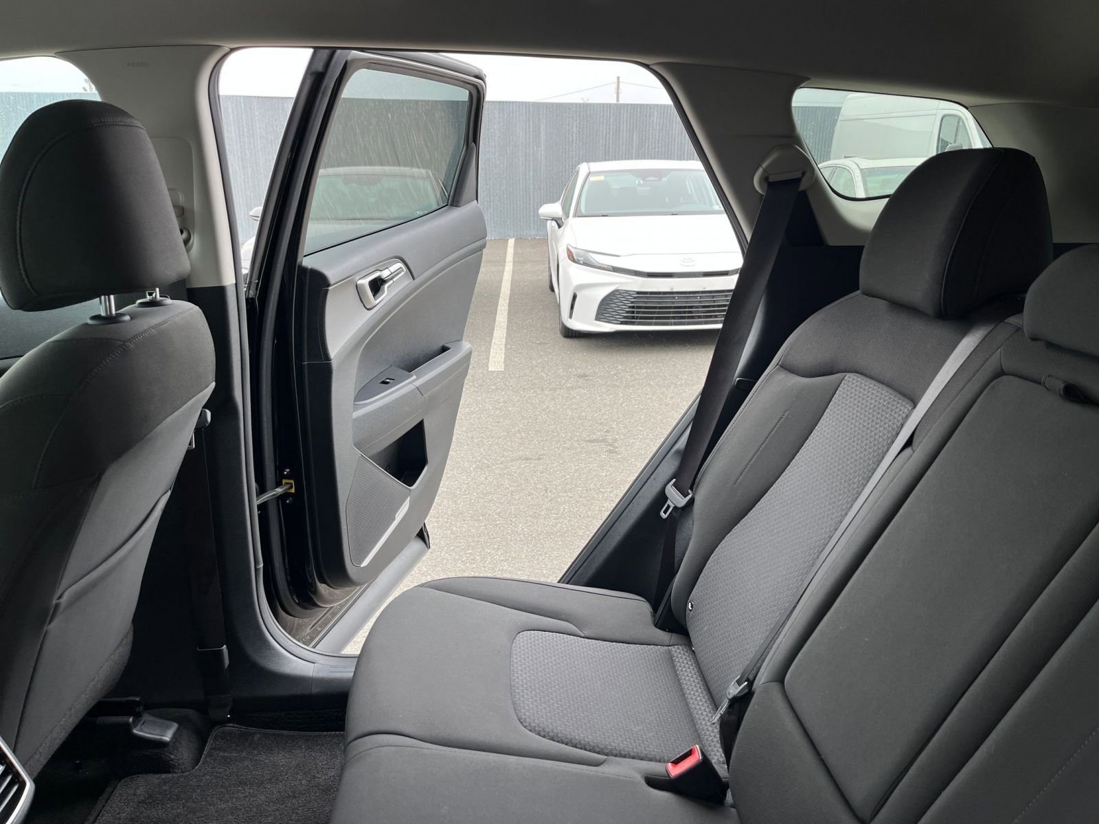 Used 2025 Kia Sportage LX FWD image 34