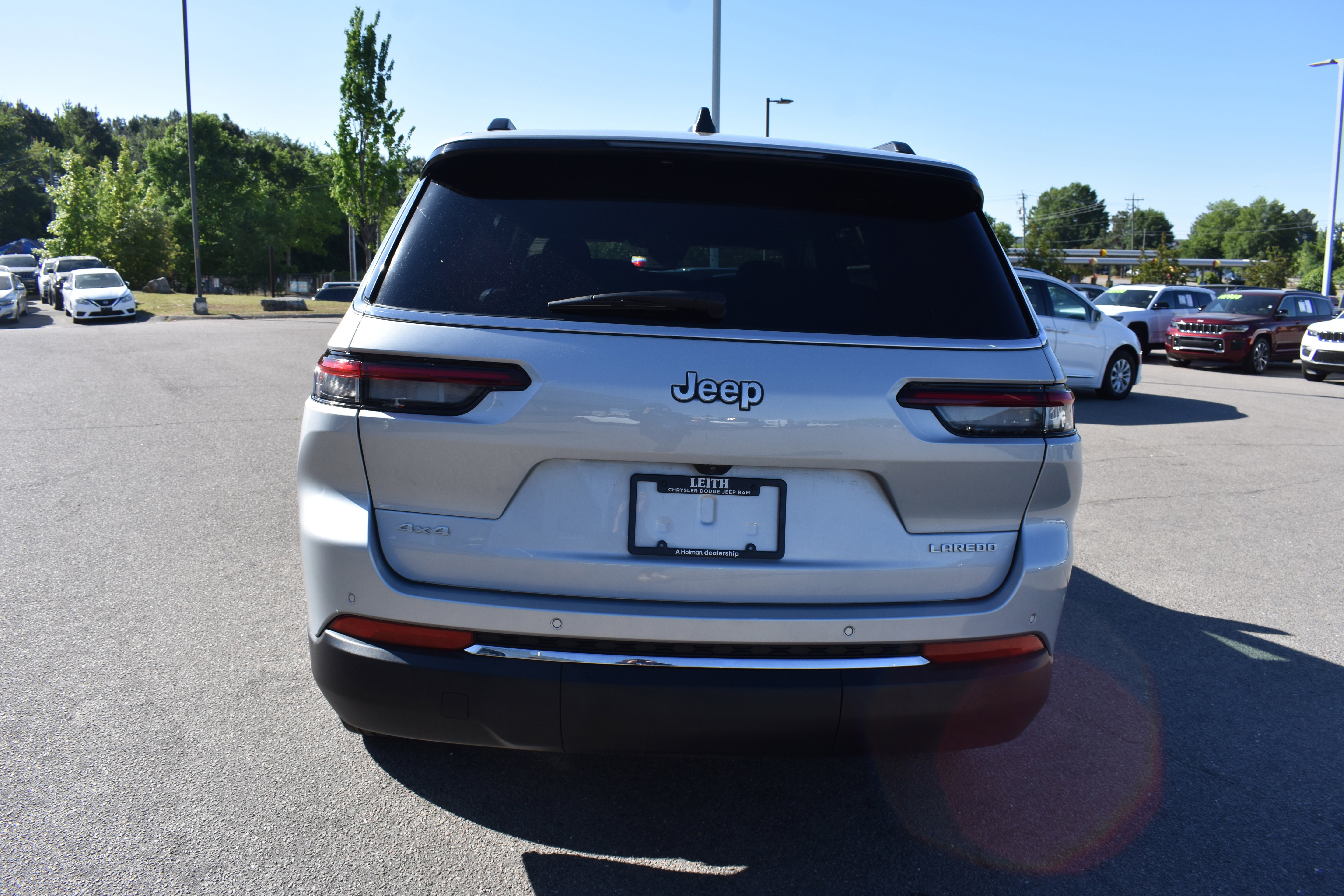 Used 2024 Jeep Grand Cherokee L Laredo w/ Luxury Tech Group I AWD/4WD image 8
