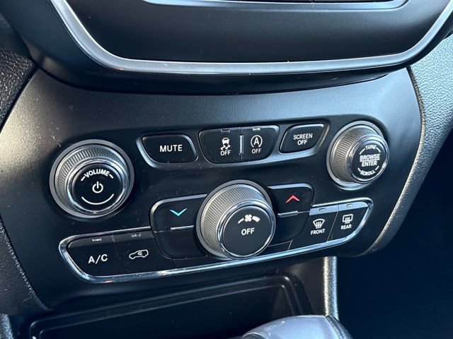 Used 2020 Jeep Cherokee Latitude Plus w/ Cold Weather Group image 15