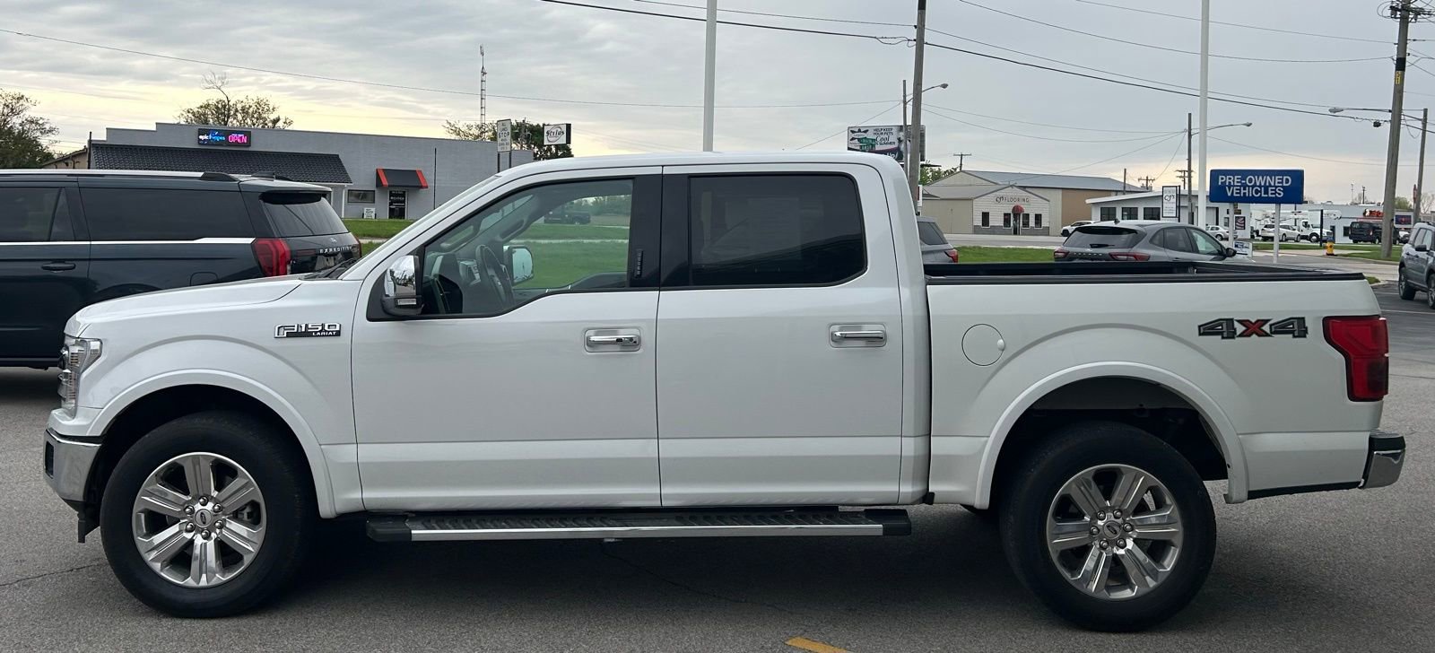Used 2018 Ford F150 Lariat w/ Equipment Group 502A Luxury AWD/4WD image 4
