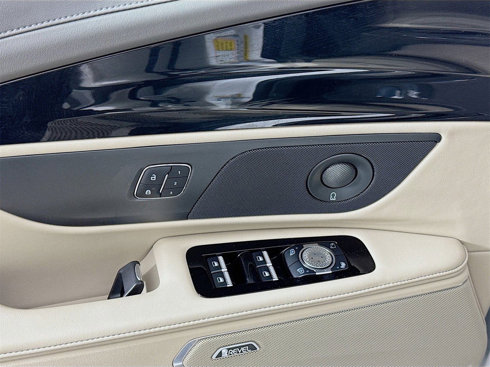 Used 2024 Lincoln Nautilus Premier w/ Equipment Group 102A image 15