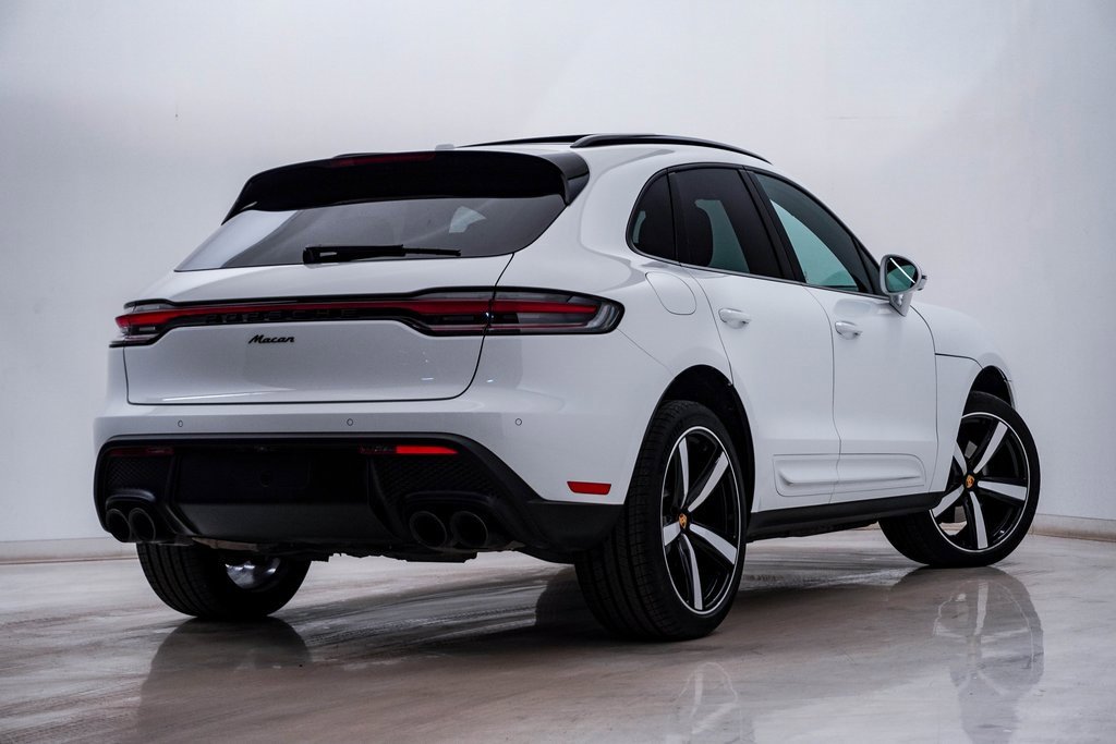 Certified 2025 Porsche Macan image 11