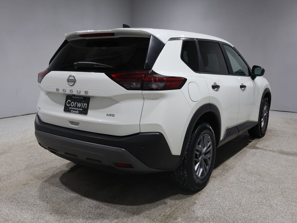 Used 2023 Nissan Rogue S image 2