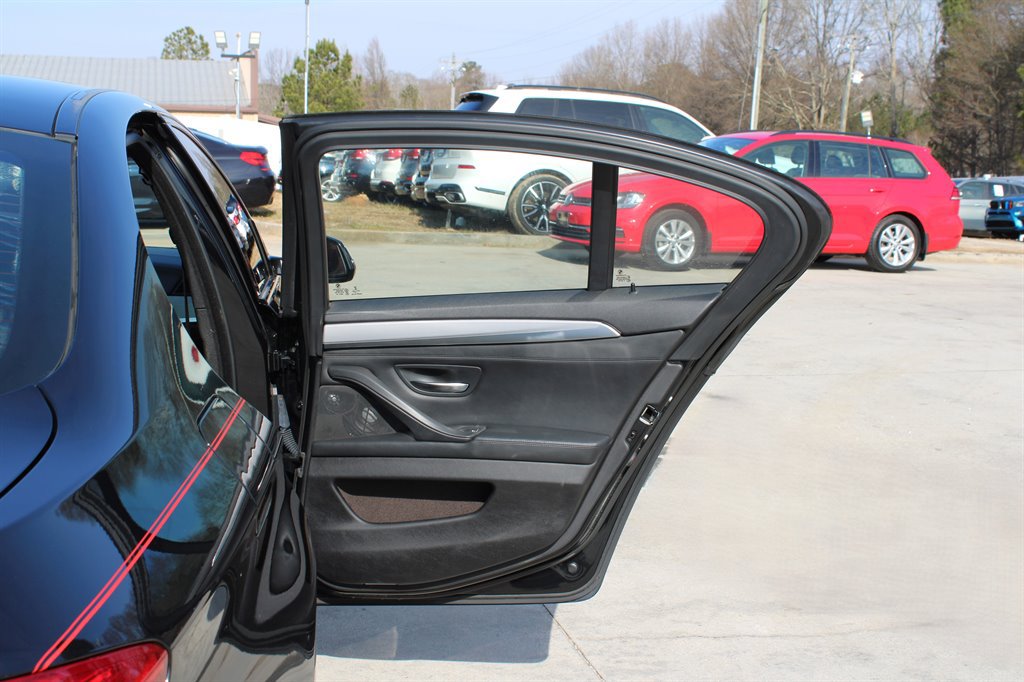 Used 2016 BMW 550i Sedan RWD image 29