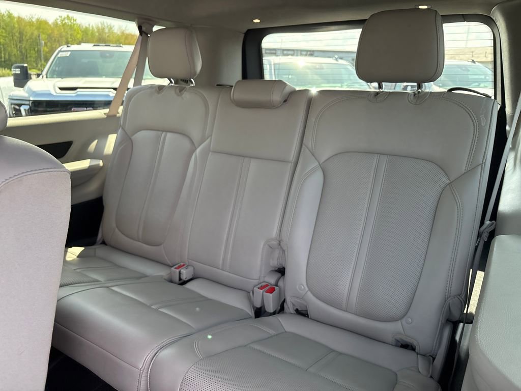 Used 2023 Jeep Wagoneer L Series II AWD/4WD image 30