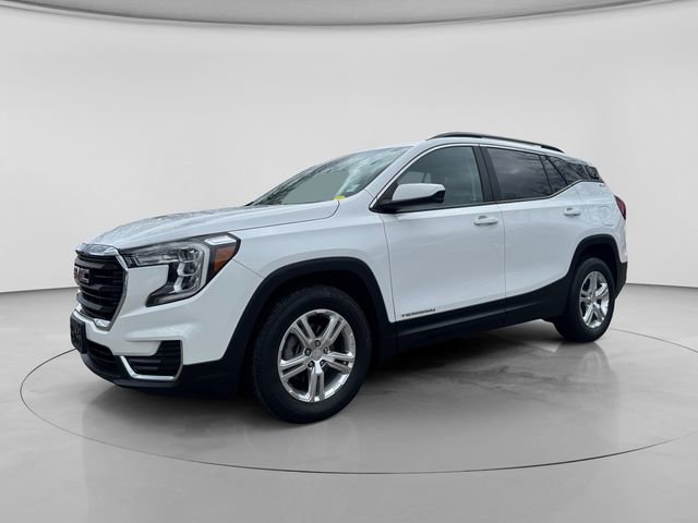 Used 2022 GMC Terrain SLE w/ Driver Convenience Package image 2