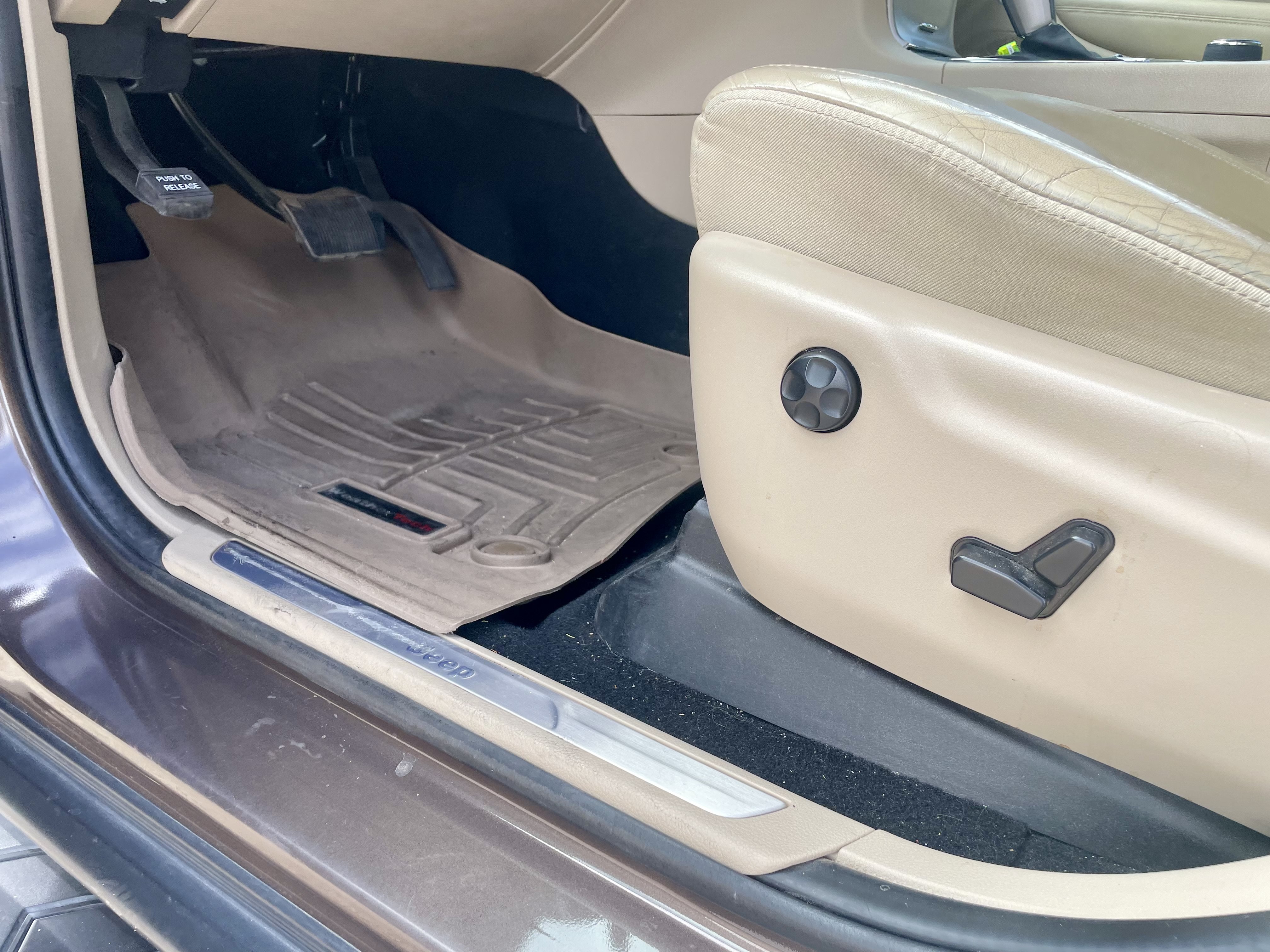 Used 2019 Jeep Grand Cherokee Limited AWD/4WD image 14
