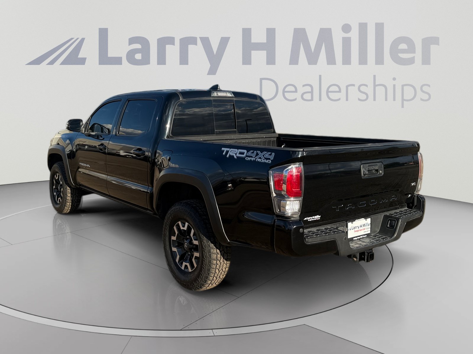 Used 2022 Toyota Tacoma TRD Off-Road w/ Technology Package AWD/4WD image 3