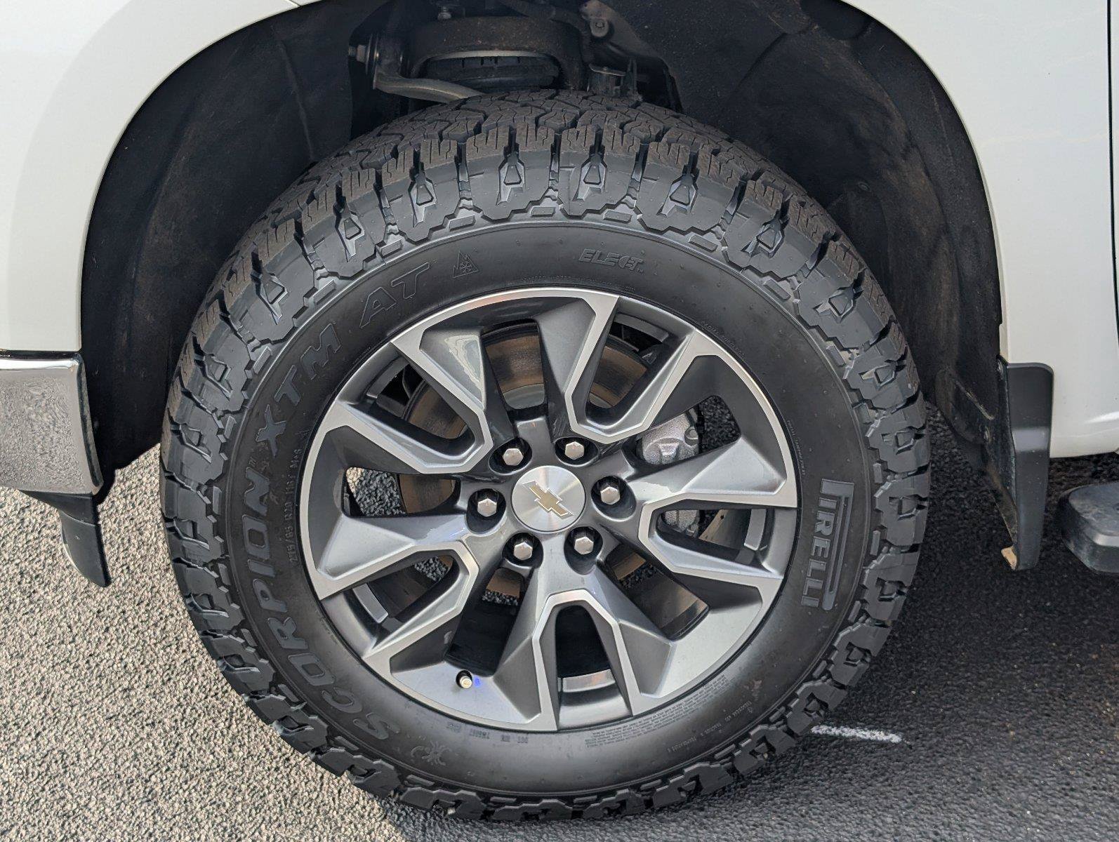 Used 2023 Chevrolet Silverado 1500 LT AWD/4WD image 11