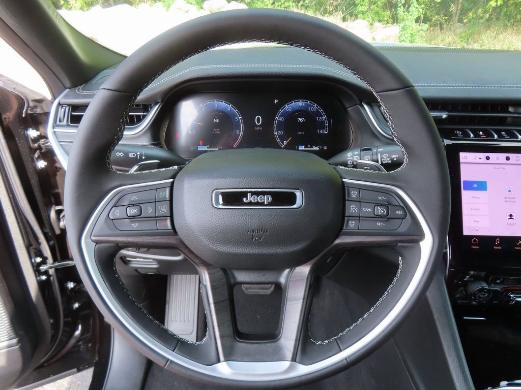 New 2025 Jeep Grand Cherokee Limited w/ Luxury Tech Group II image 4