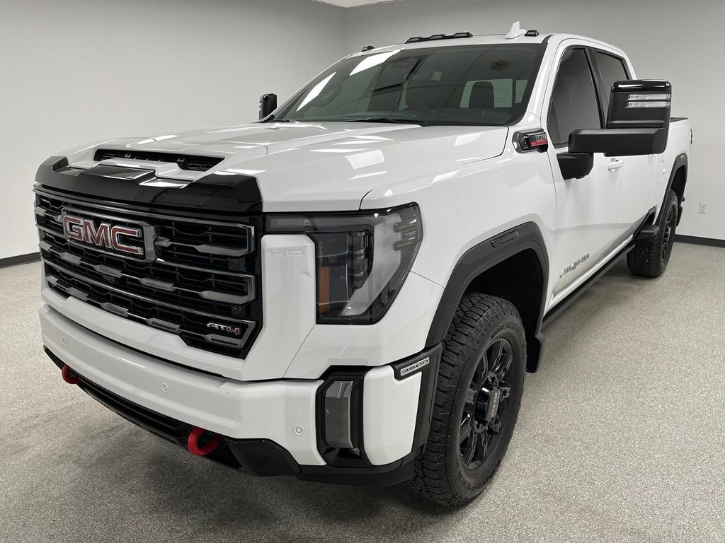 Used 2024 GMC Sierra 3500 AT4 w/ AT4 Premium Plus Package AWD/4WD image 4