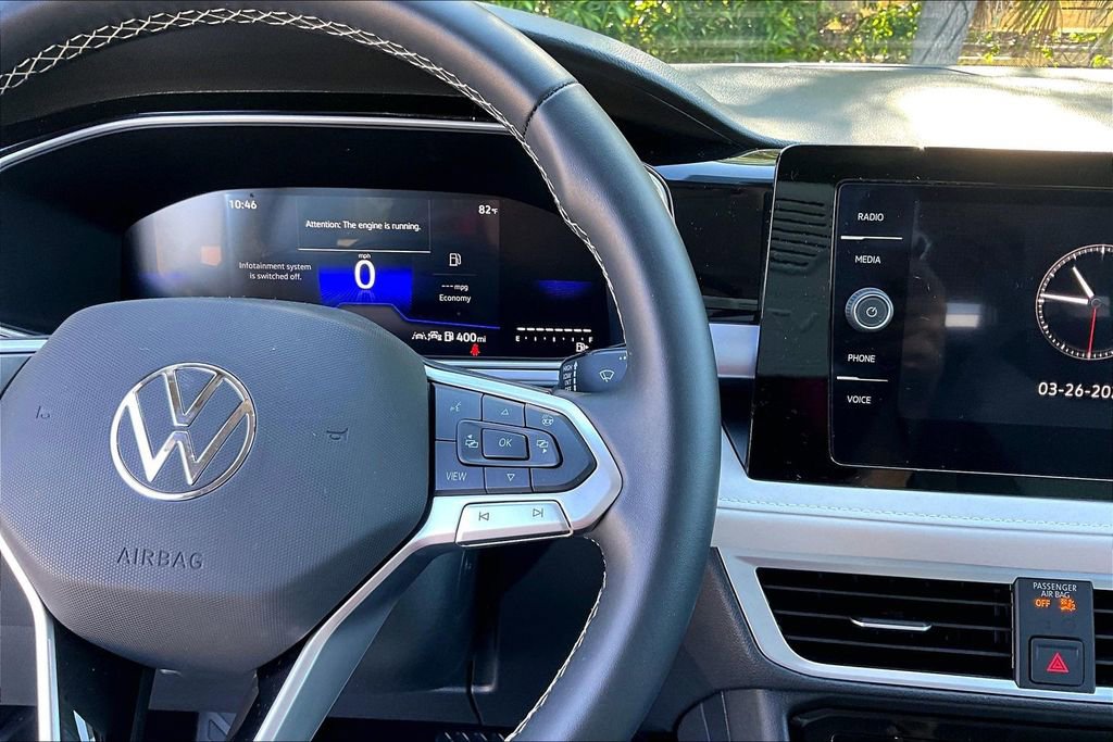 Certified 2025 Volkswagen Taos SE w/ Panoramic Sunroof Package image 25