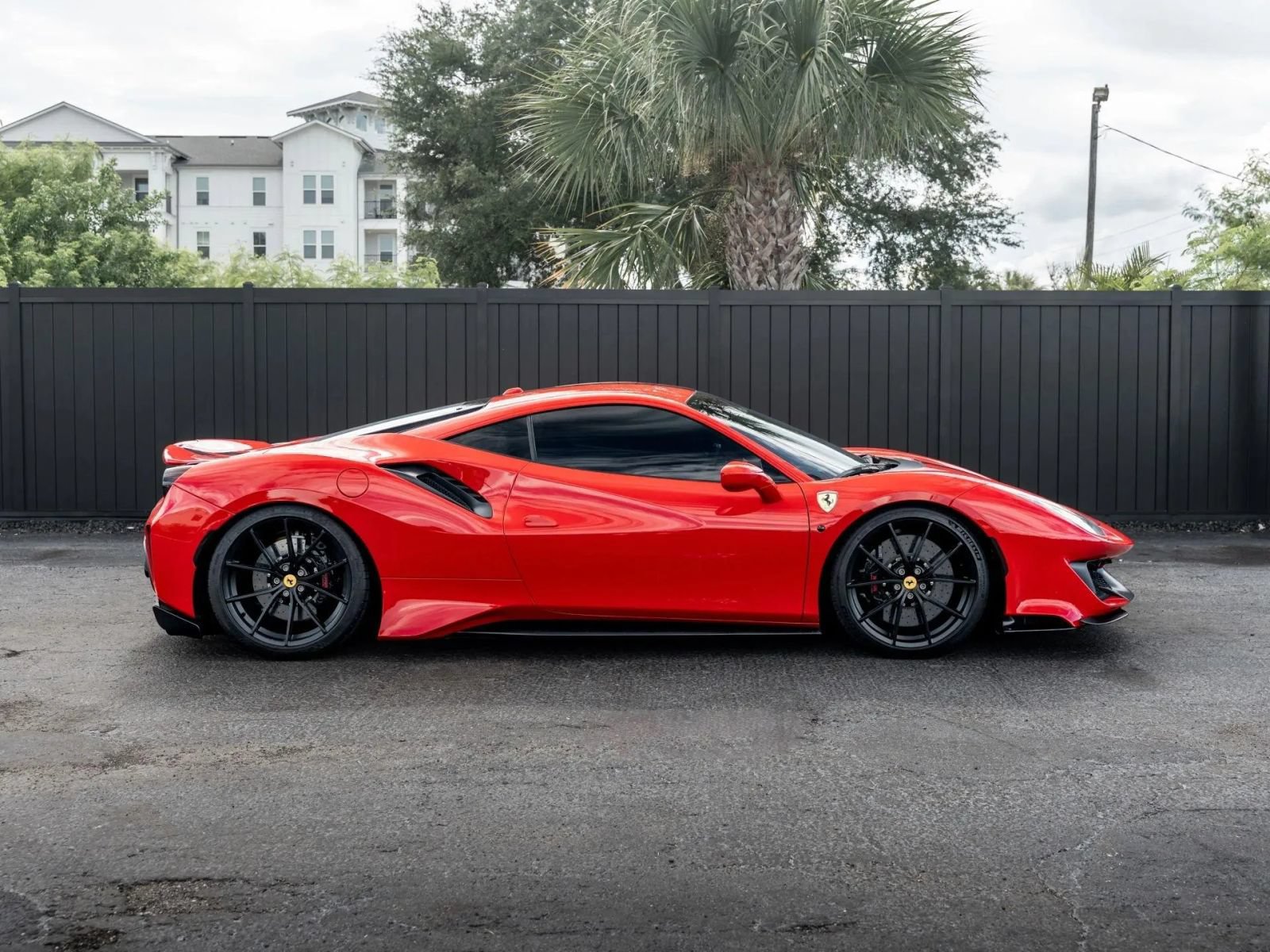 Used 2019 Ferrari 488 Pista Coupe RWD image 2