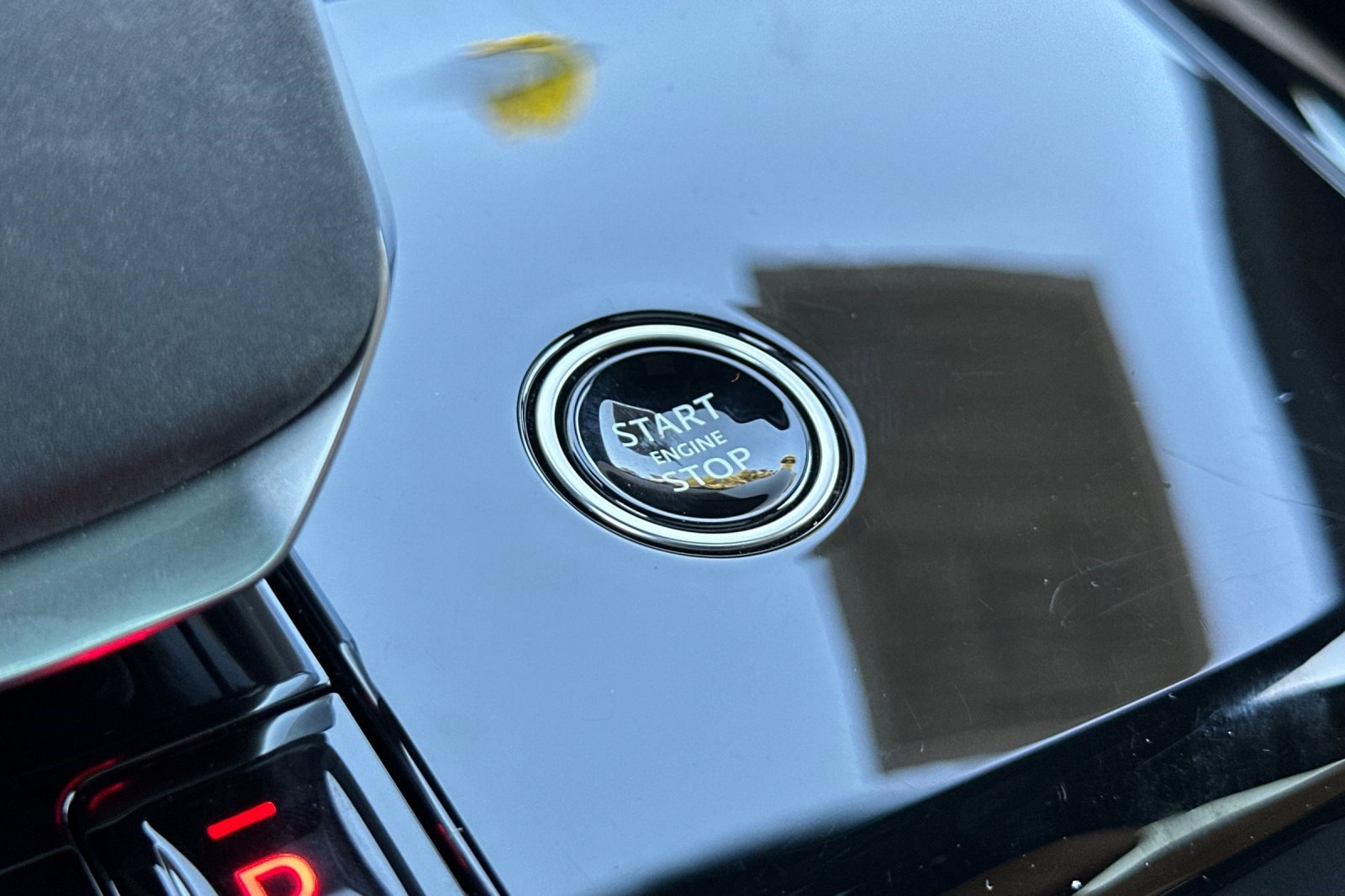 Used 2025 Land Rover Range Rover Sport SE image 34