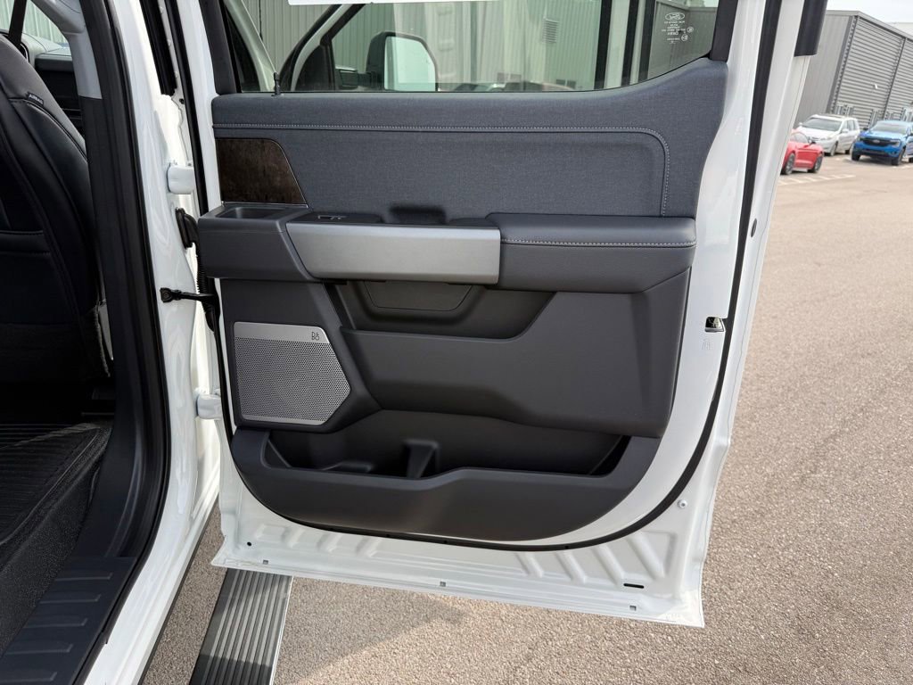 New 2026 Ford F350 4x4 Crew Cab DRW Super Duty image 23