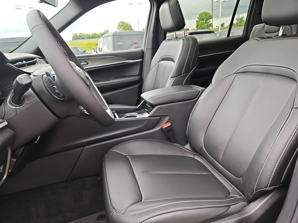New 2026 Jeep Grand Cherokee Summit AWD/4WD image 16