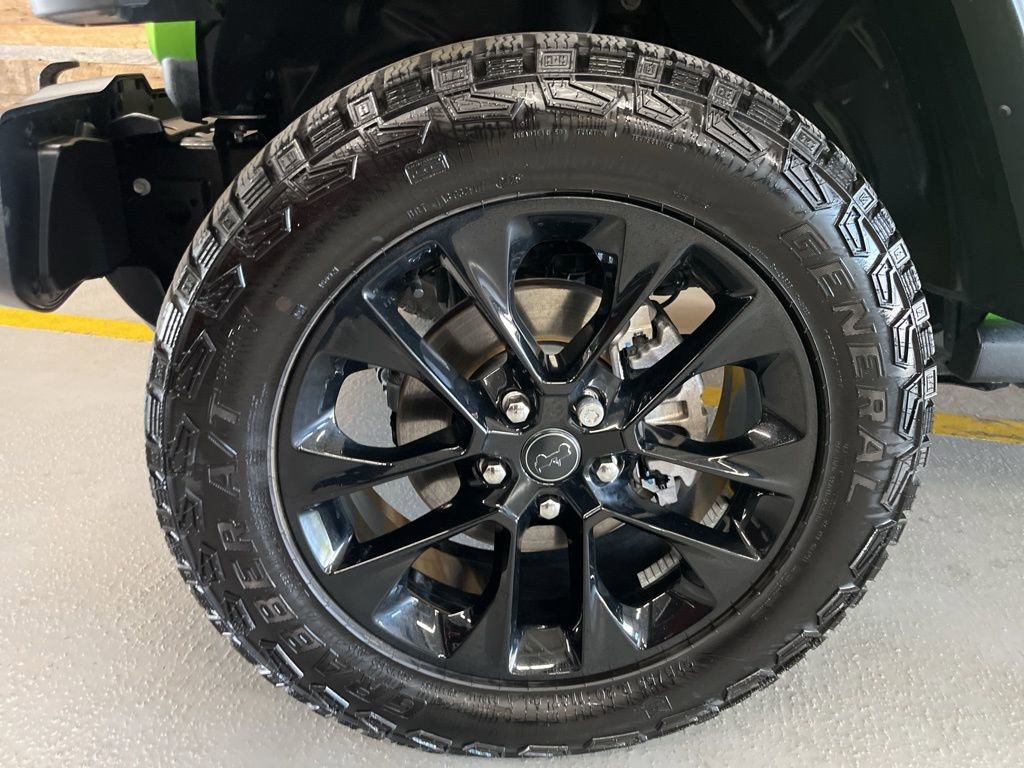 Used 2025 Jeep Gladiator Sport image 6