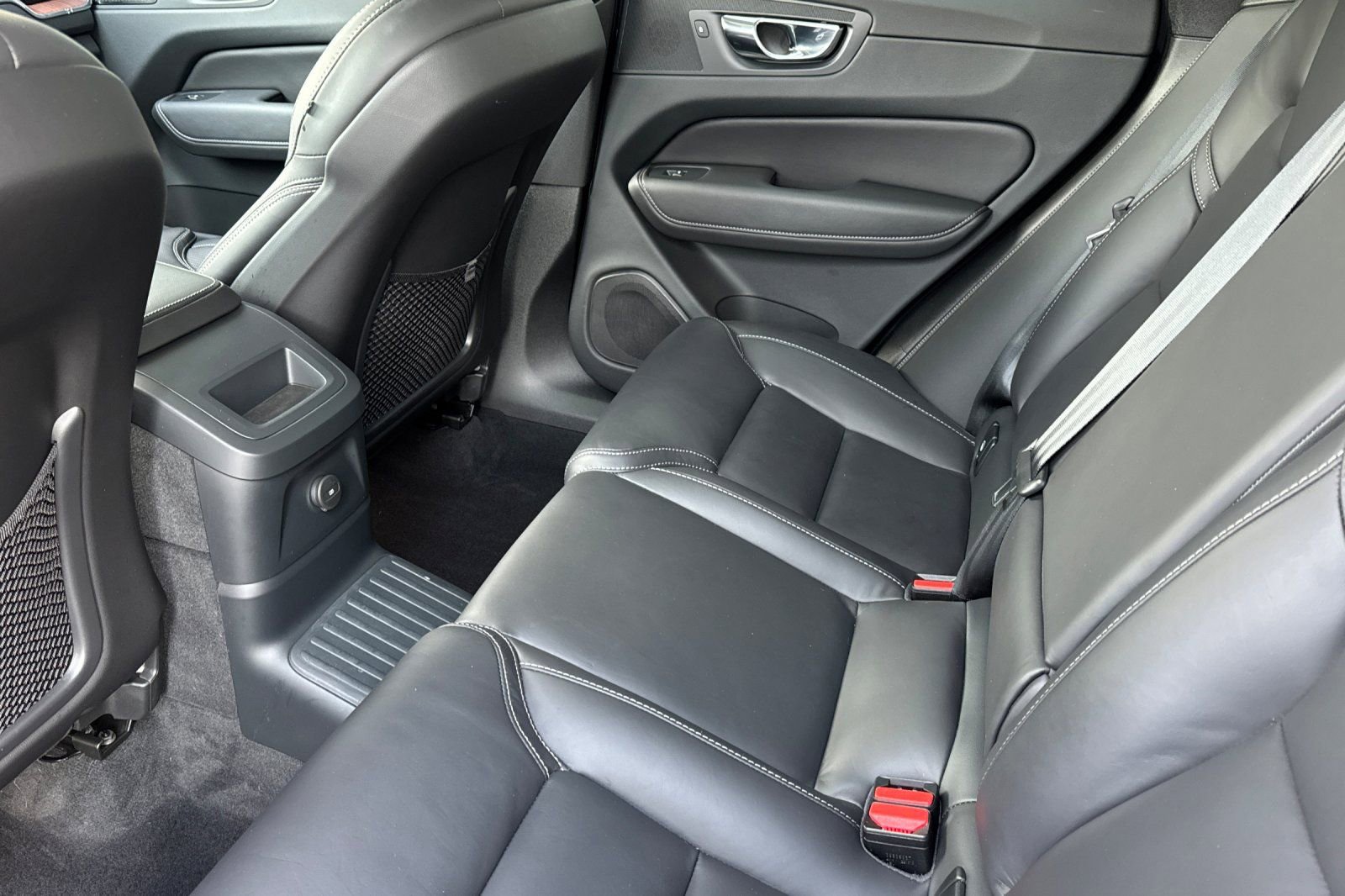 Used 2023 Volvo XC60 T8 Ultimate w/ Protection Package Premier image 12