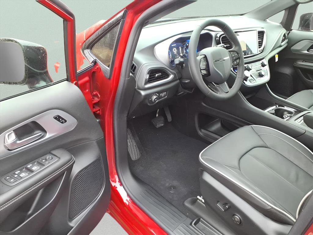 New 2026 Chrysler Pacifica Limited w/ S Appearance Package image 10