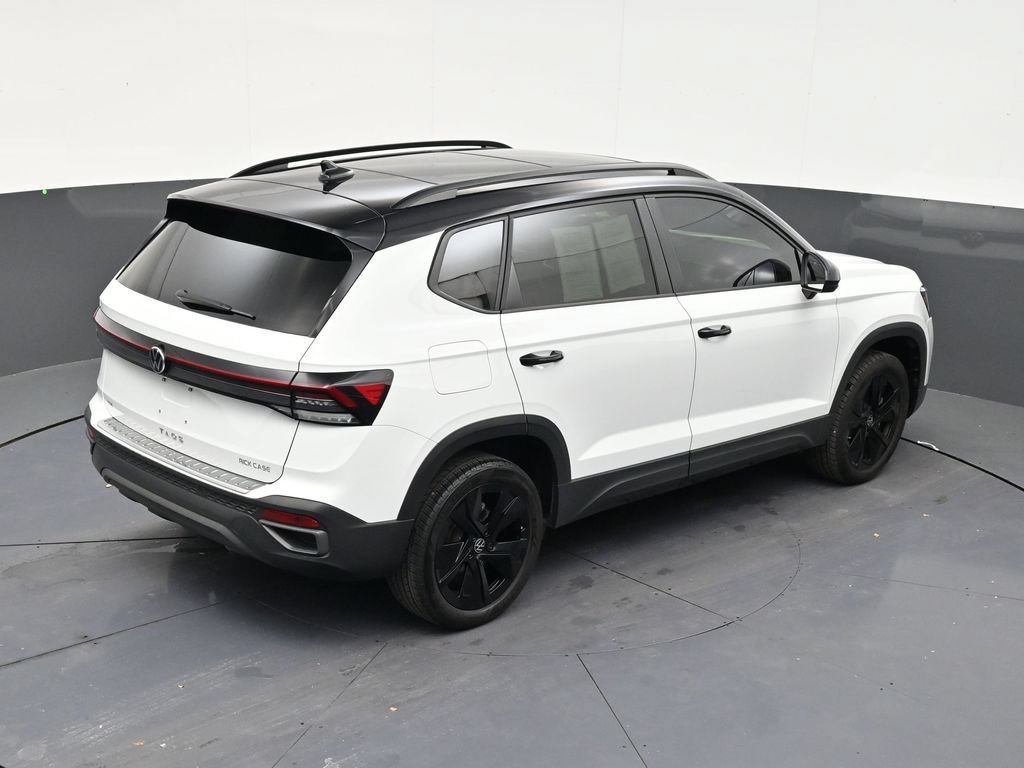 Used 2025 Volkswagen Taos SE FWD image 16