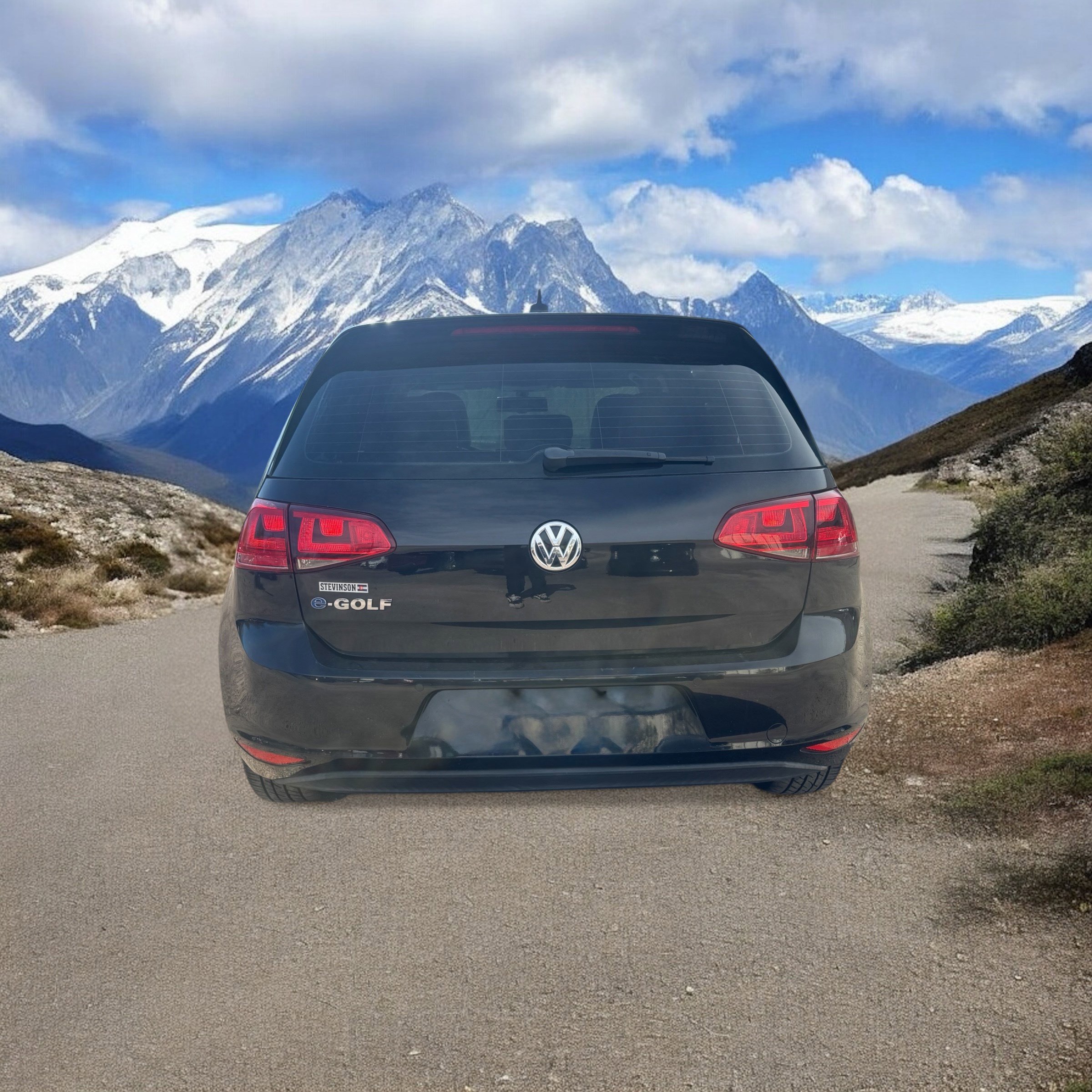 Used 2015 Volkswagen e-Golf SEL Premium image 4