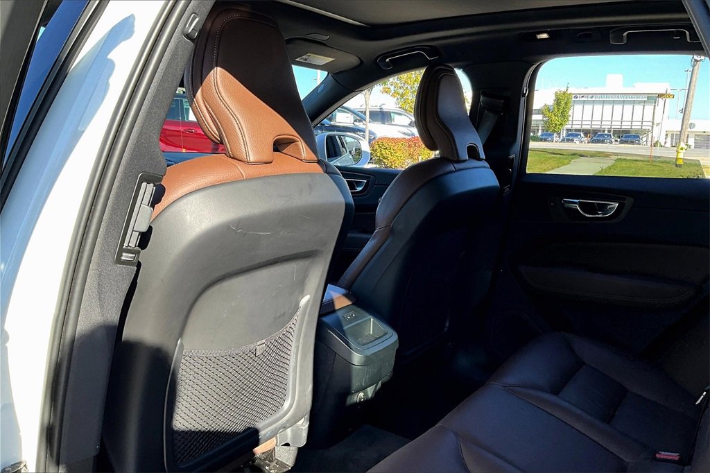 Used 2022 Volvo XC60 B5 Momentum w/ Advanced Package image 33