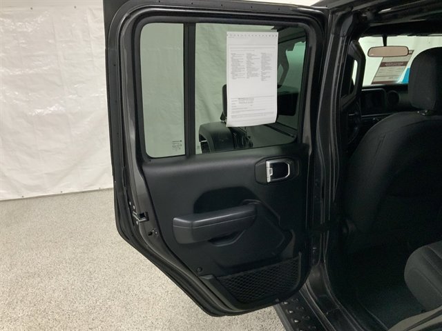Used 2018 Jeep Wrangler Unlimited Sport S image 19