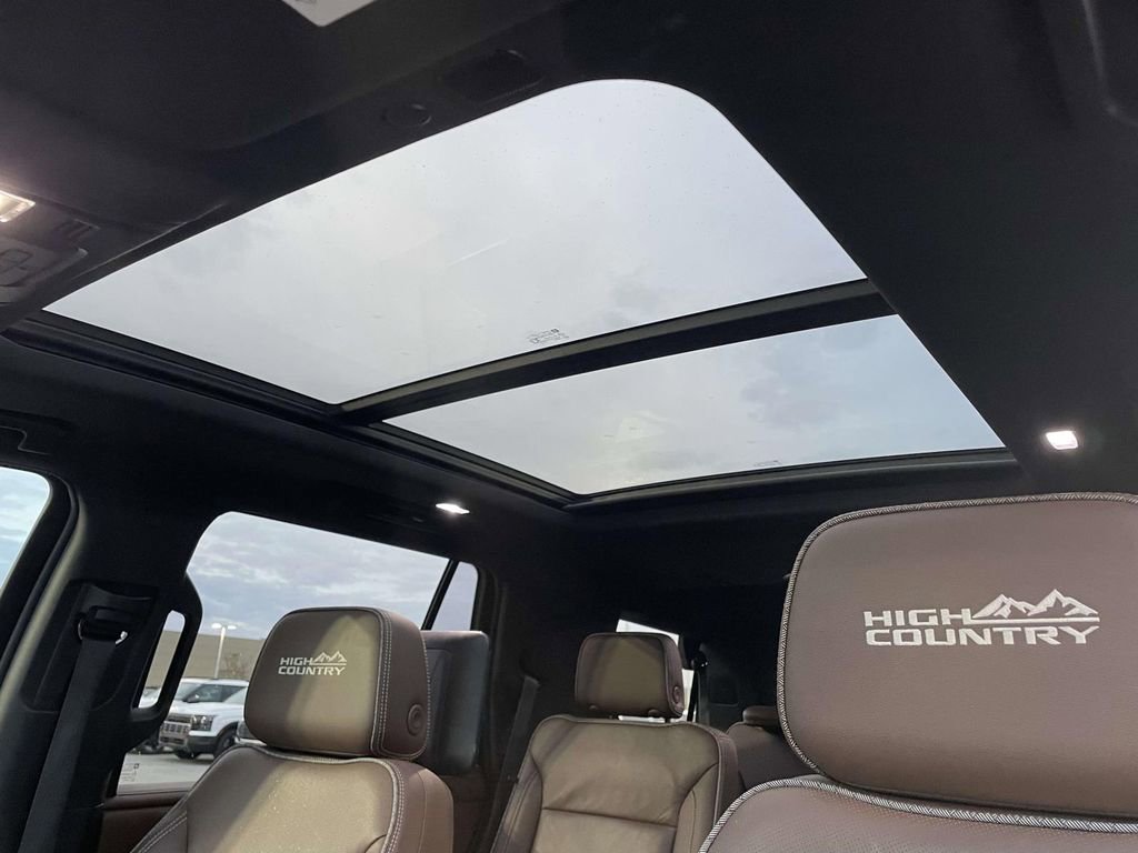 Used 2021 Chevrolet Tahoe High Country w/ Premium Package image 11