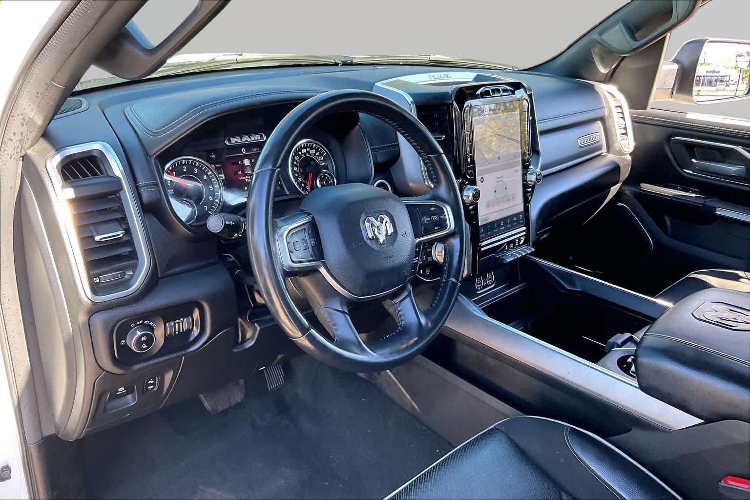 Used 2024 RAM 1500 Laramie AWD/4WD image 17