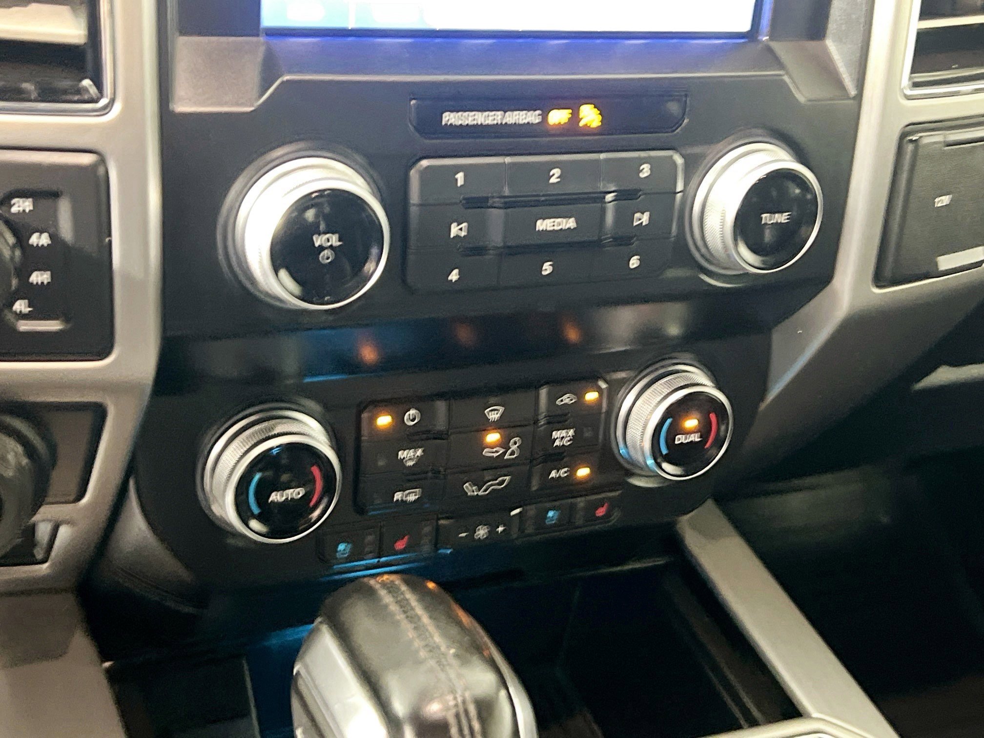 Used 2020 Ford F150 Platinum w/ Equipment Group 701A Luxury image 27