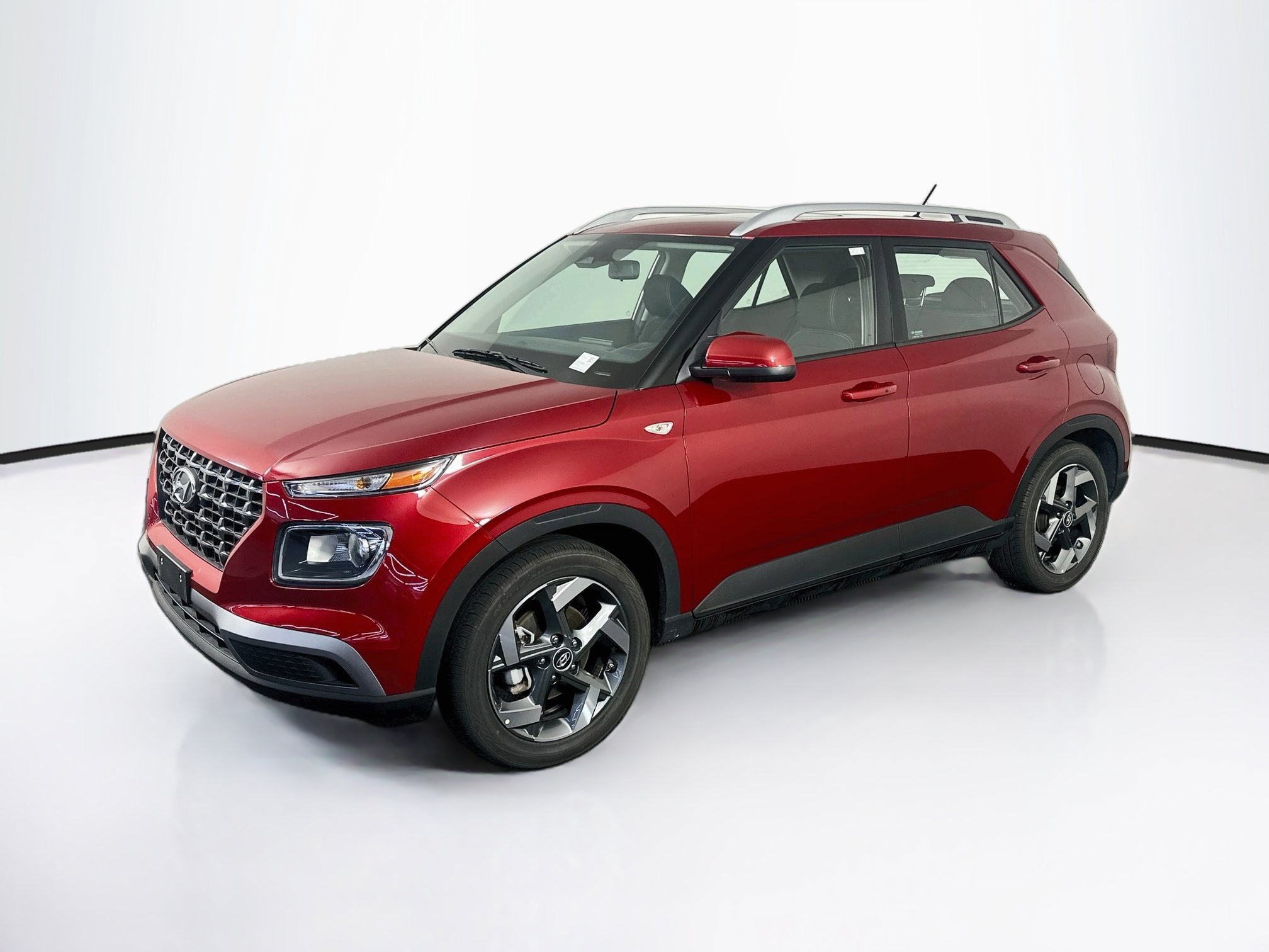 Used 2025 Hyundai Venue SEL FWD image 3