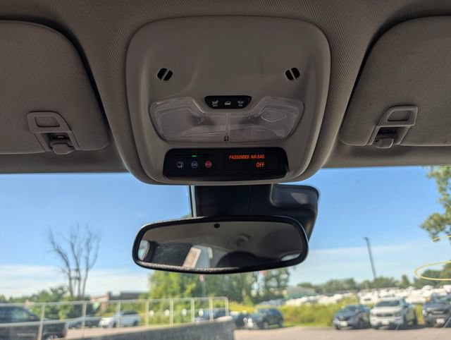 Used 2022 Chevrolet Bolt EUV LT w/ Convenience Package FWD image 25