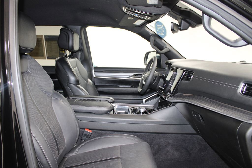 Used 2024 Jeep Wagoneer Series II w/ Flexible Seating Group AWD/4WD image 29