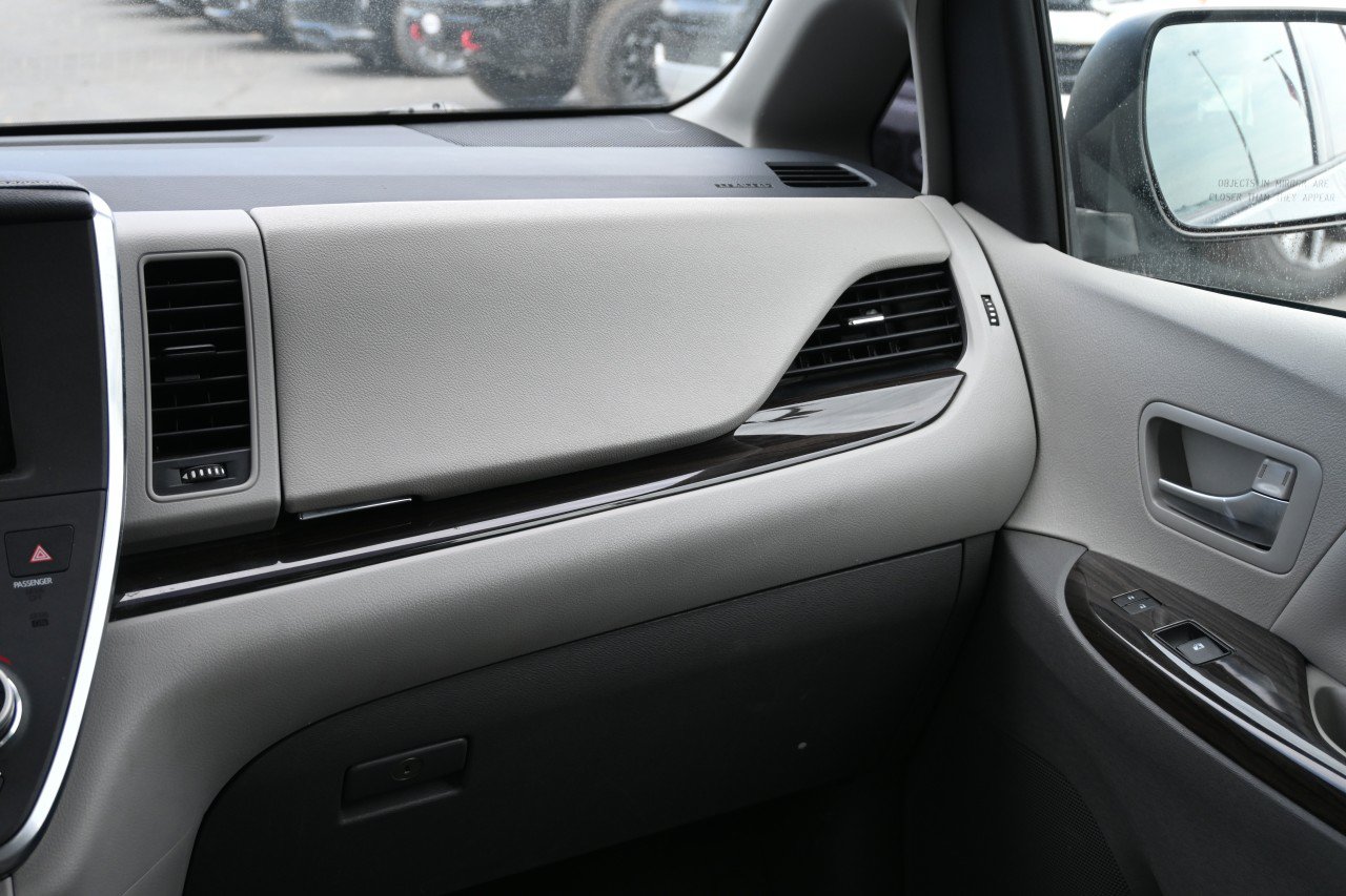 Used 2019 Toyota Sienna XLE FWD image 8