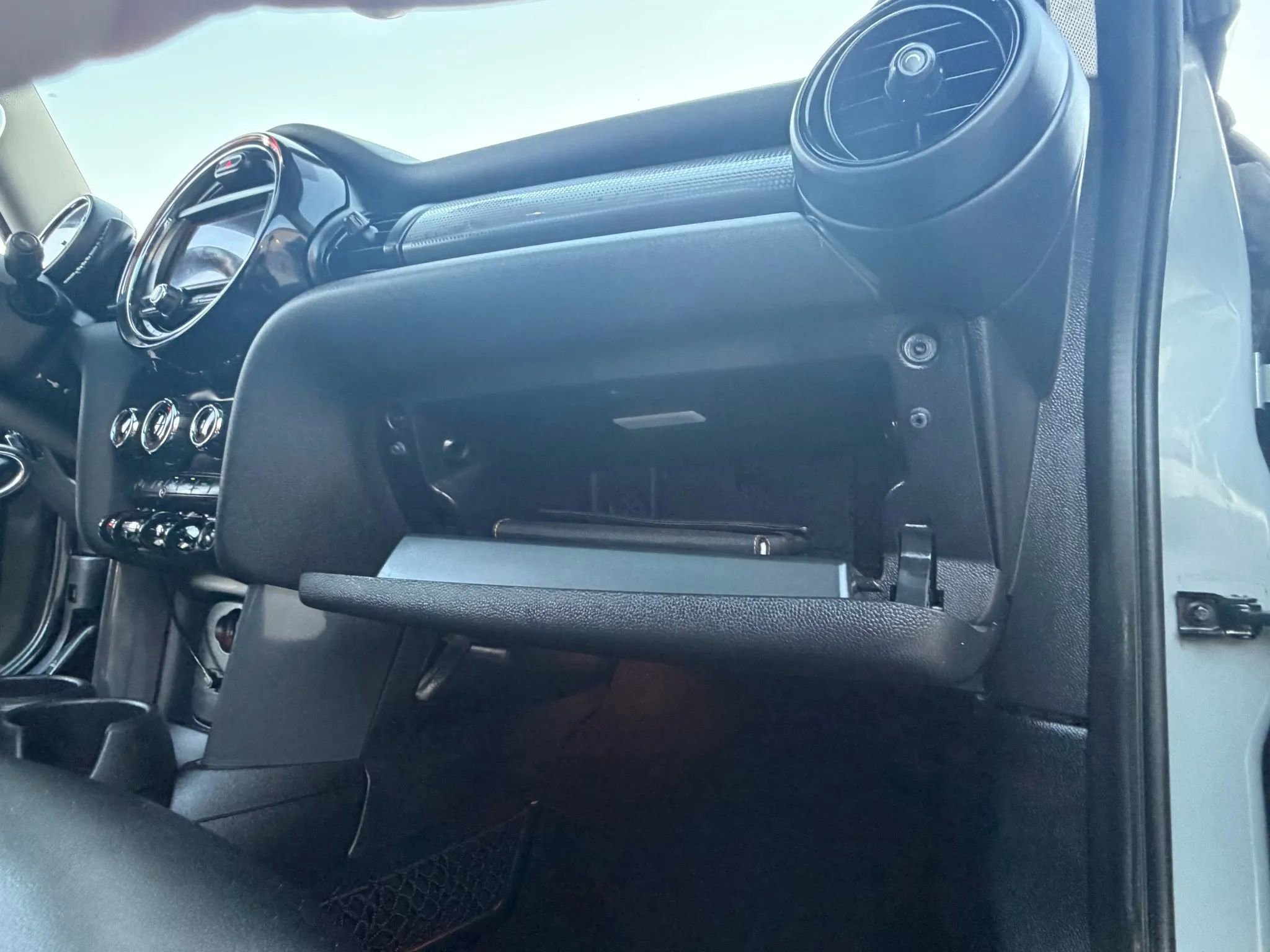 Used 2017 MINI Cooper 2-Door Hardtop image 32