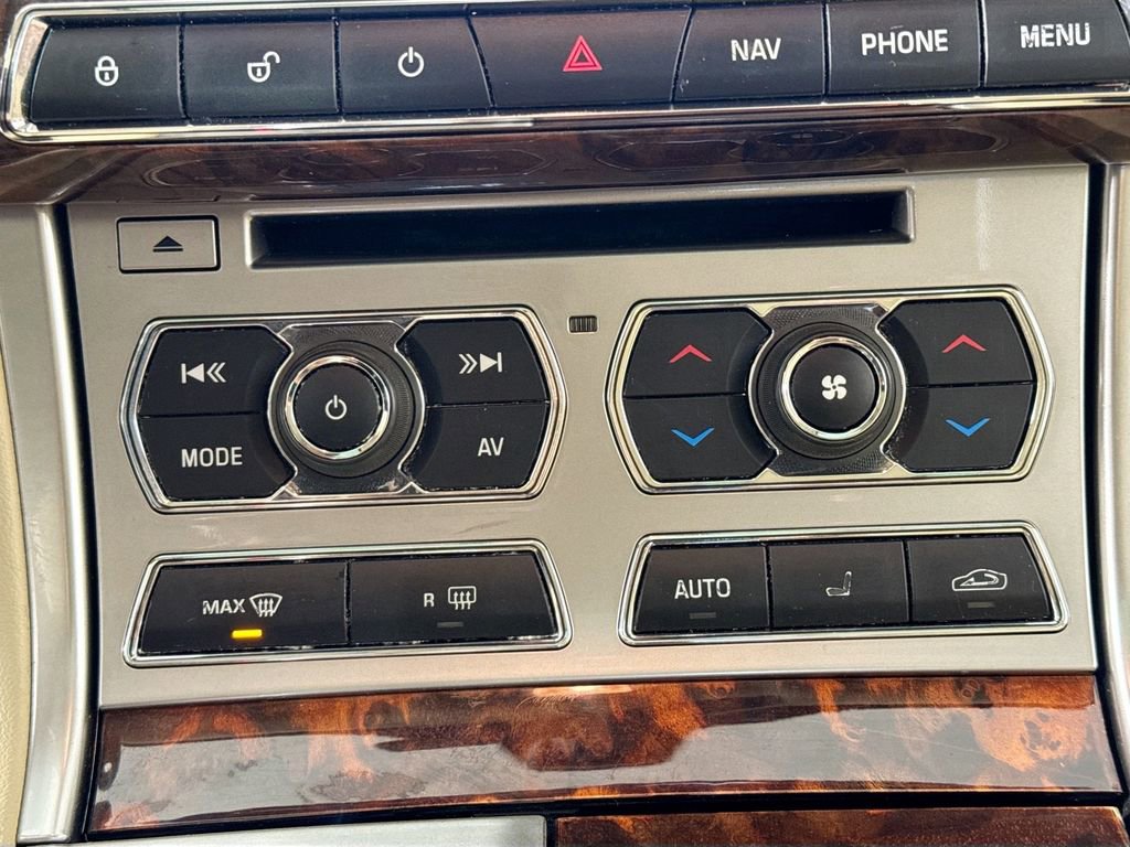 Used 2012 Jaguar XF image 15