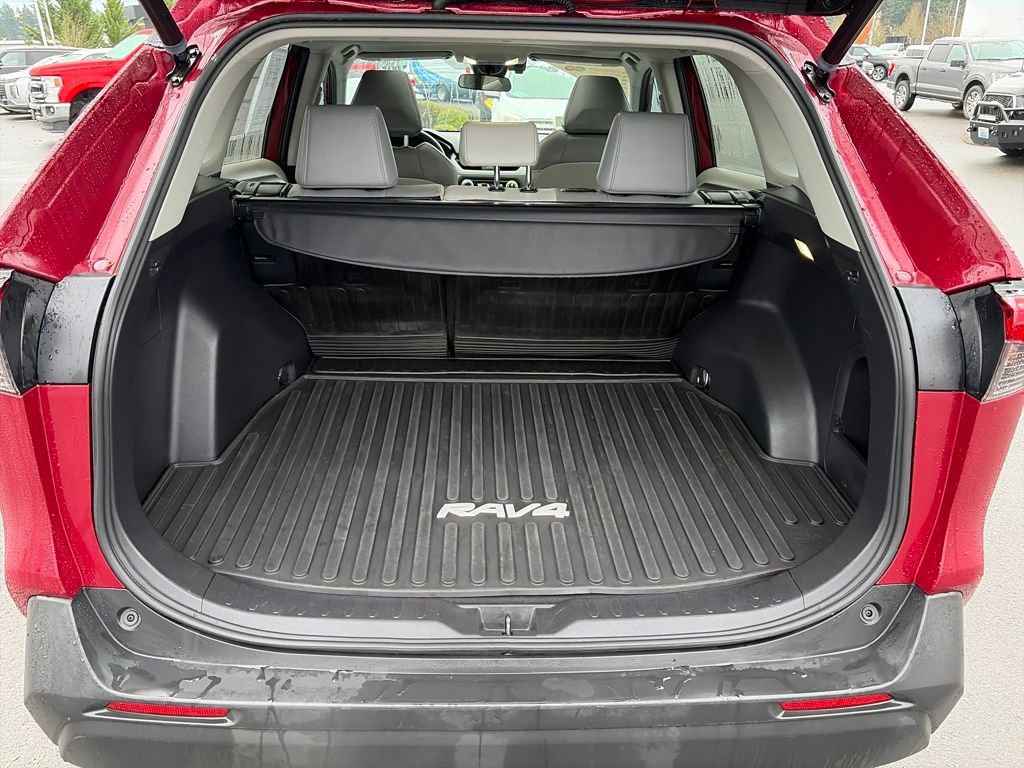 Used 2022 Toyota RAV4 XLE Premium image 32