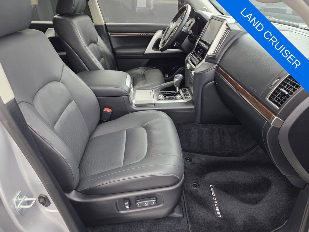 Used 2018 Toyota Land Cruiser image 29