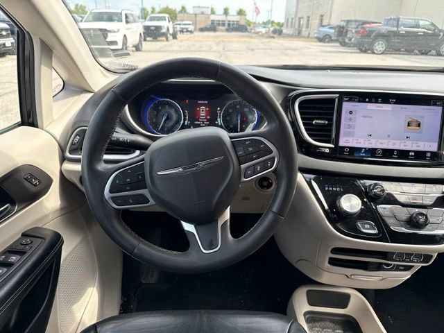 Used 2022 Chrysler Pacifica Touring-L FWD image 20