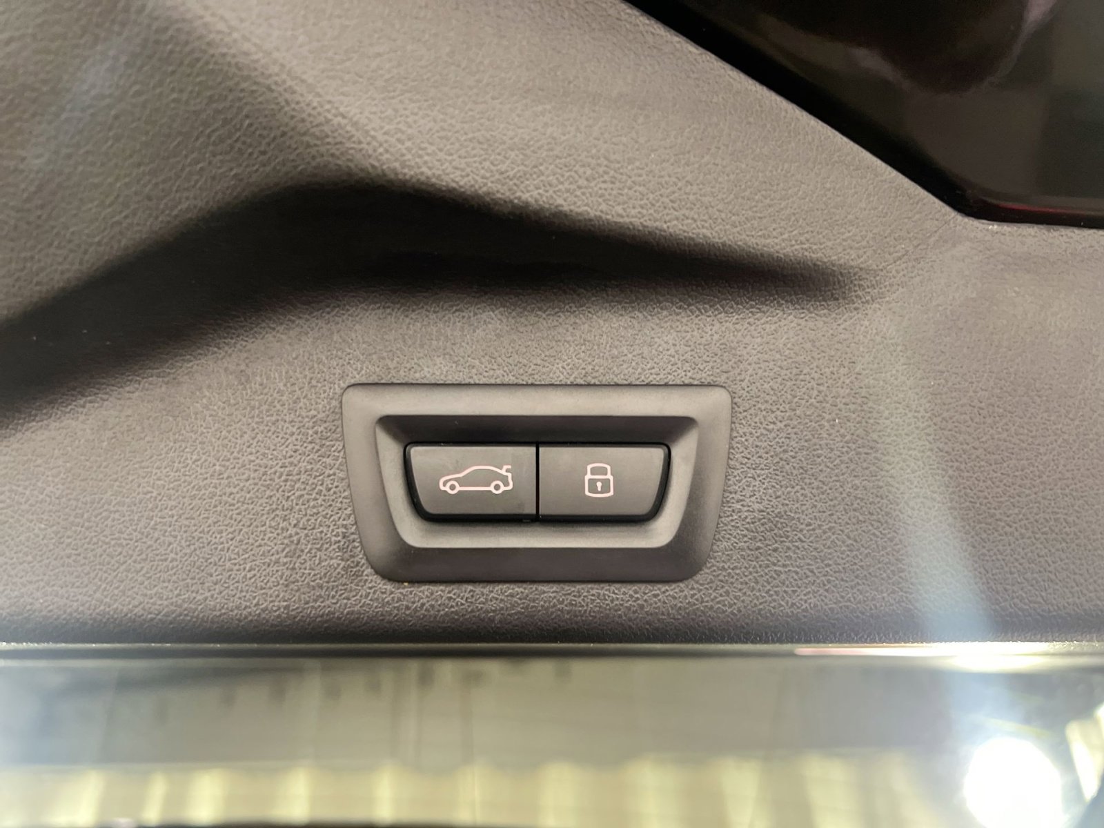 Used 2023 BMW X5 xDrive40i w/ Premium Package image 28