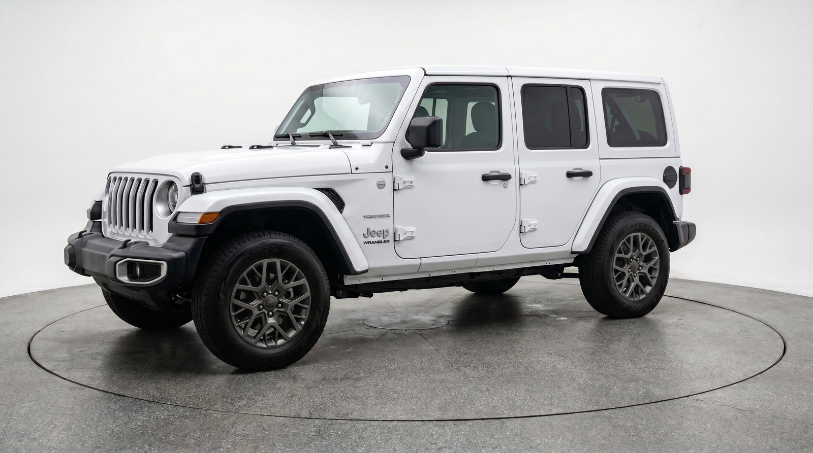 Used 2025 Jeep Wrangler Sahara image 3