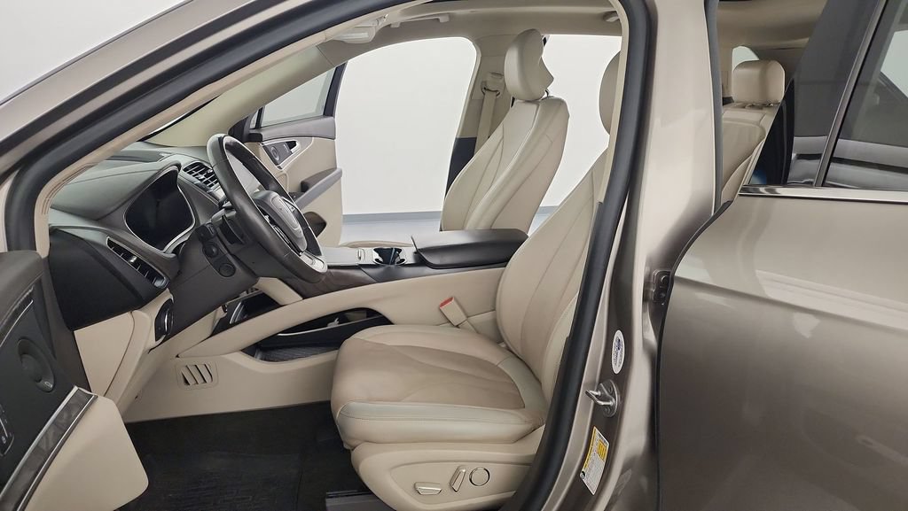 Used 2019 Lincoln Nautilus Reserve w/ Cargo Utility Package AWD/4WD image 14