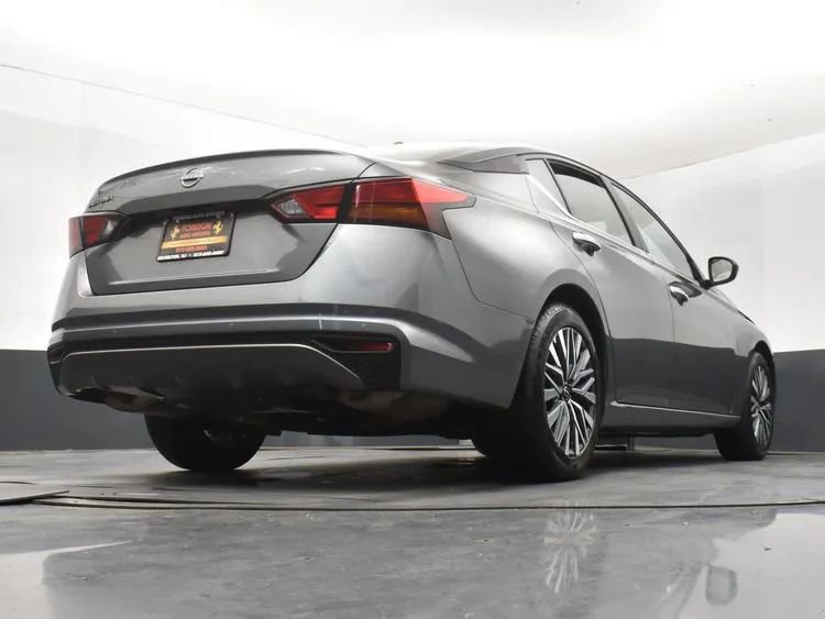 Used 2025 Nissan Altima 2.5 SV image 13