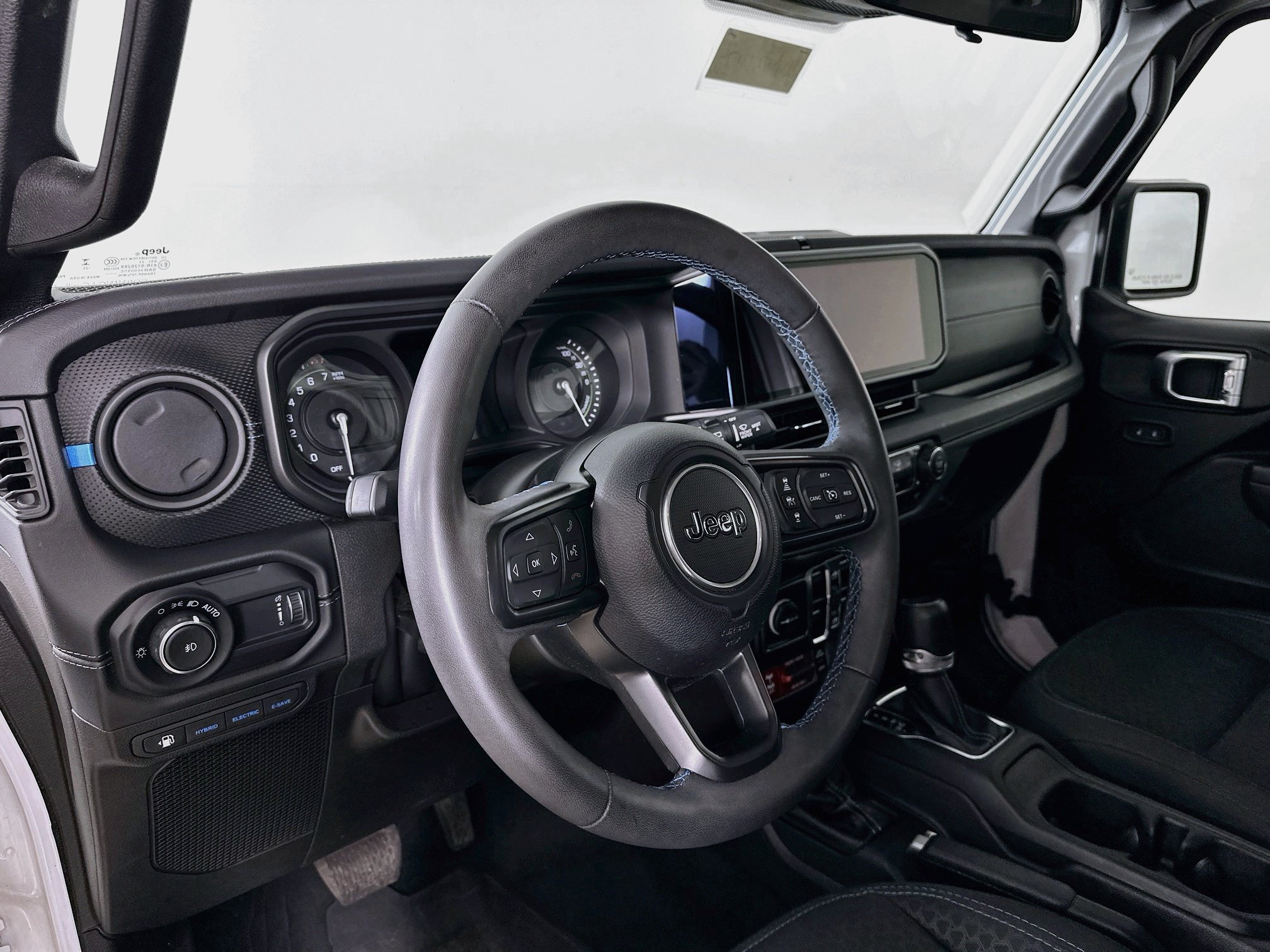 Used 2024 Jeep Wrangler Unlimited Rubicon 4xe w/ Convenience Group AWD/4WD image 10