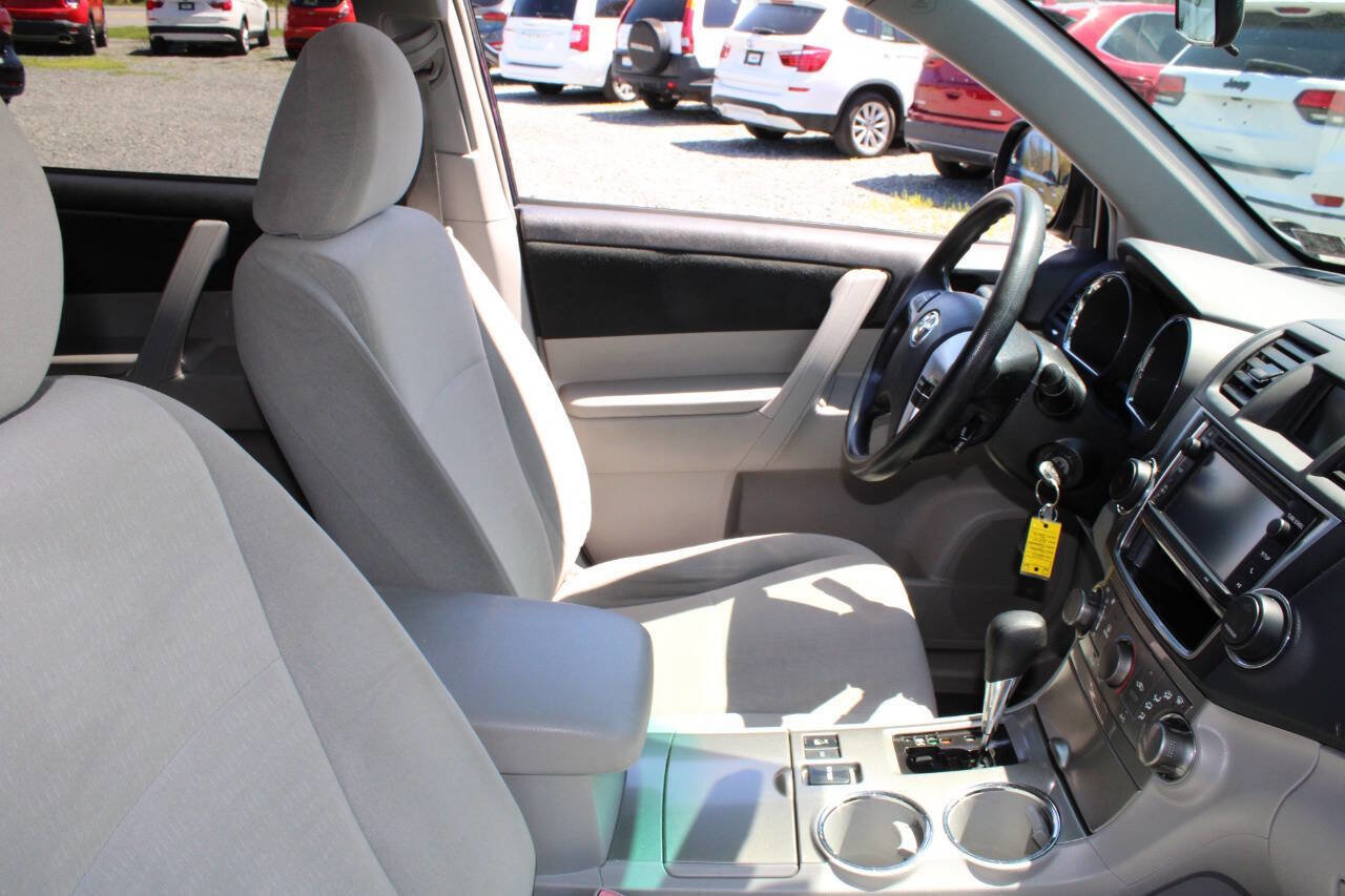 Used 2013 Toyota Highlander Plus AWD/4WD image 11
