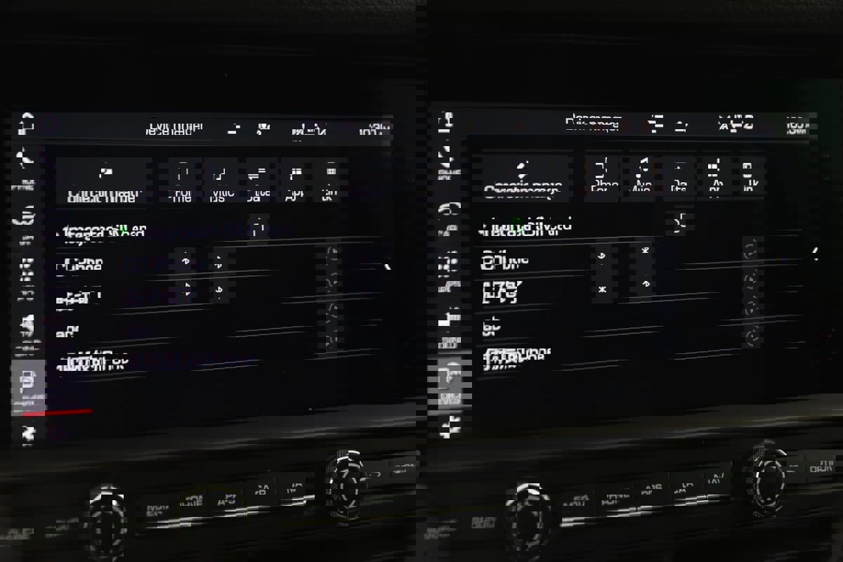 Used 2021 Porsche Macan image 40