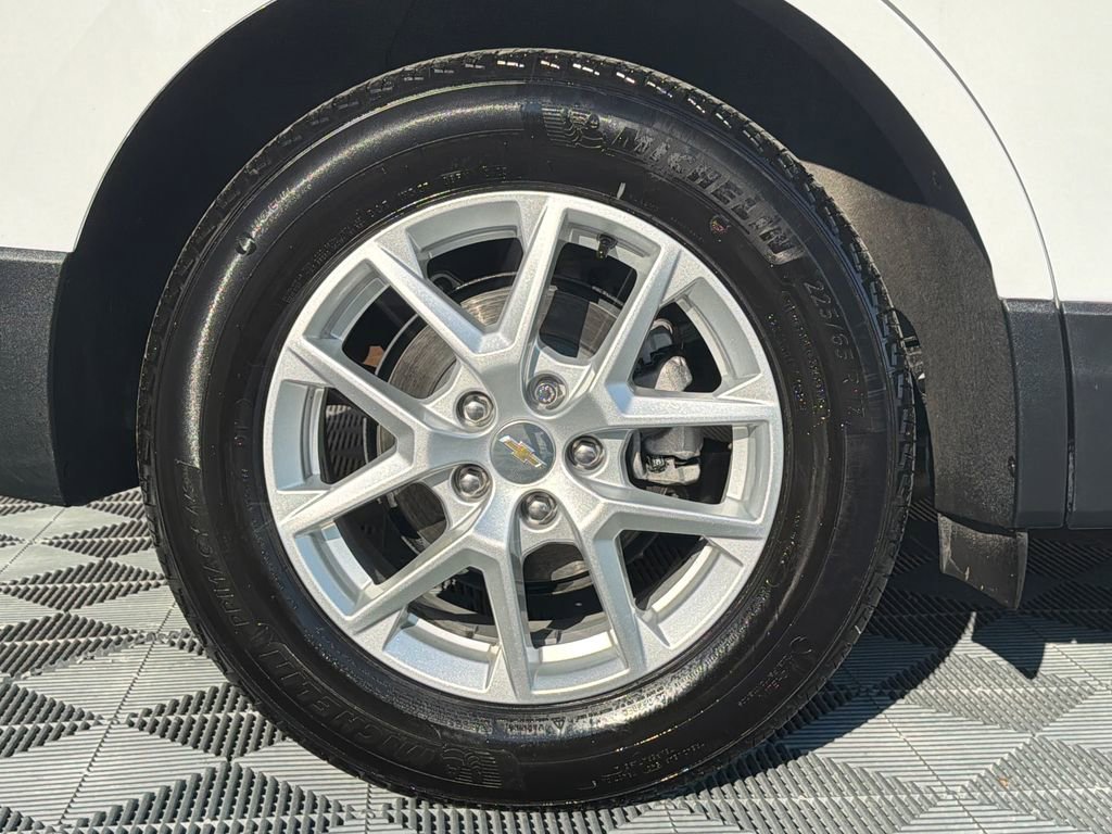 Used 2024 Chevrolet Equinox LT w/ LPO, Floor Liner Package image 19